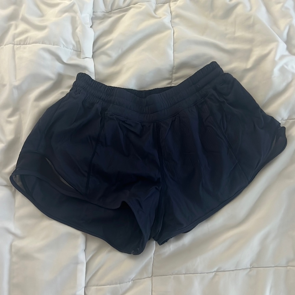 Lululemon Hotty Hot 2.5 in shorts — True Navy